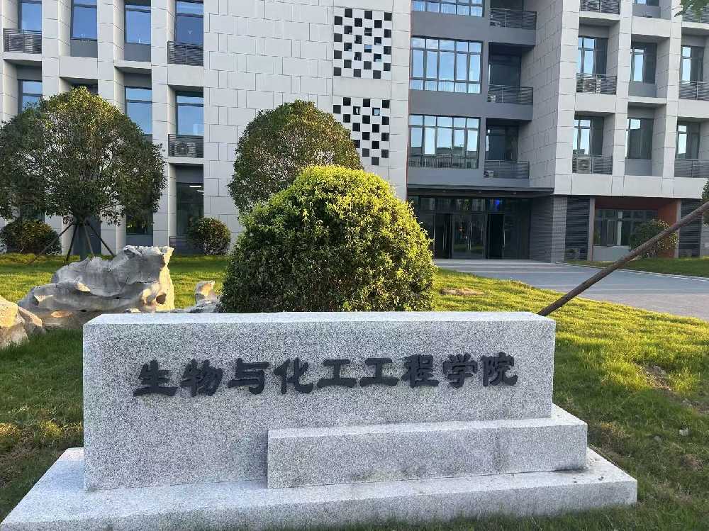 龙口市扬州职业大学体育场高杆灯项目